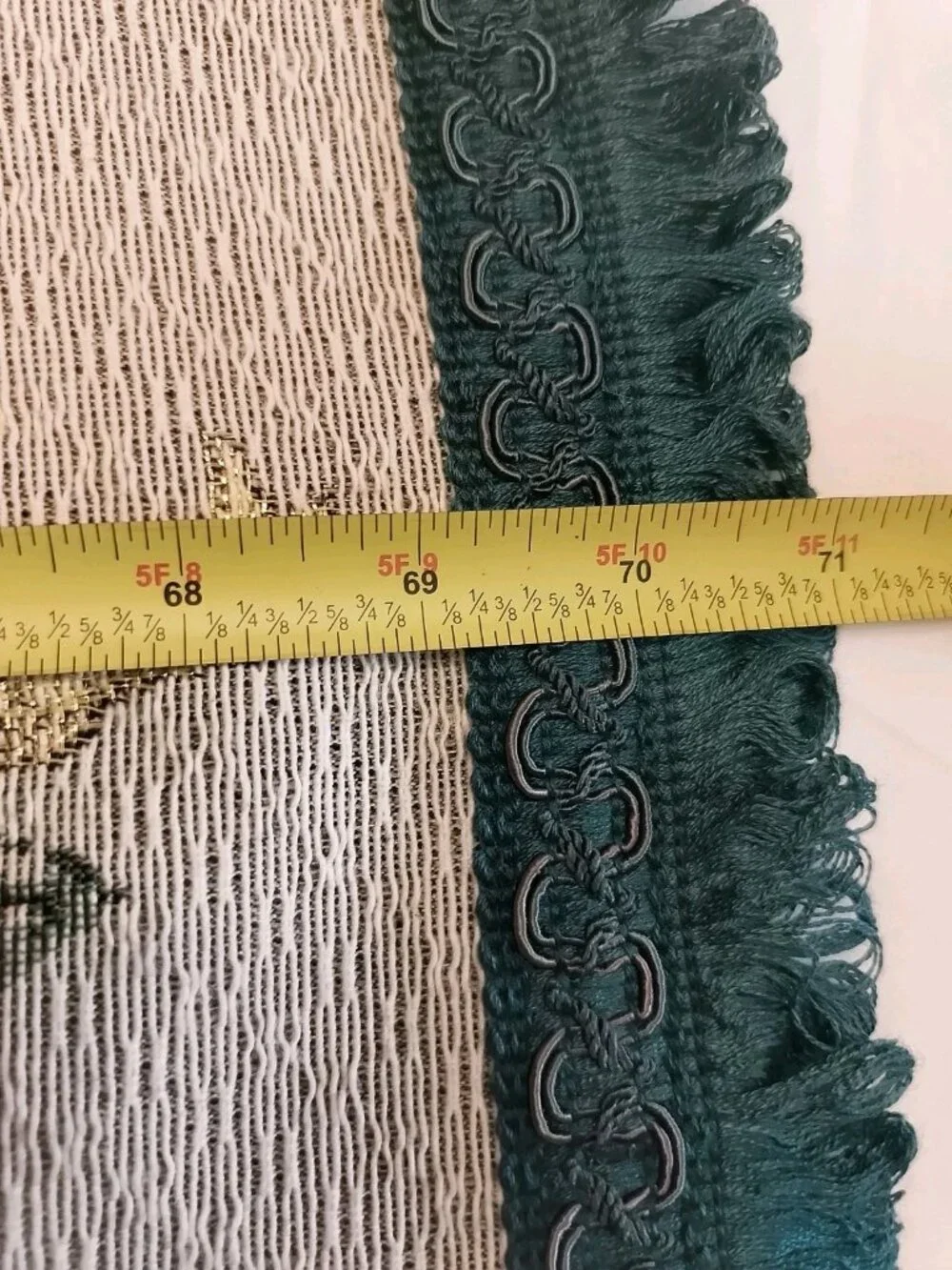 Vintage-style table runner featuring a romantic angel design 70